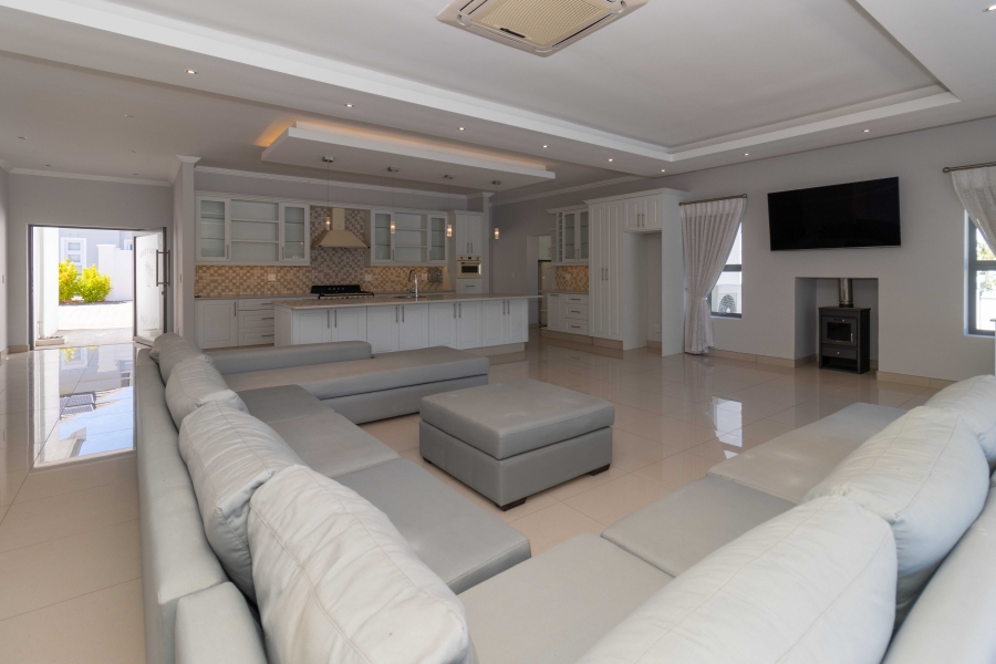 5 Bedroom Property for Sale in Val De Vie Estate Western Cape